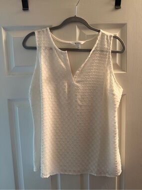 Market & Spruce White Textured V-Neck Sleeveless Blouse